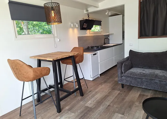 Tiny Luttikduin Nr 25 샬레 칼란트소그