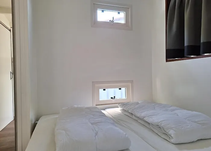 Tiny Luttikduin Nr 25 샬레 칼란트소그